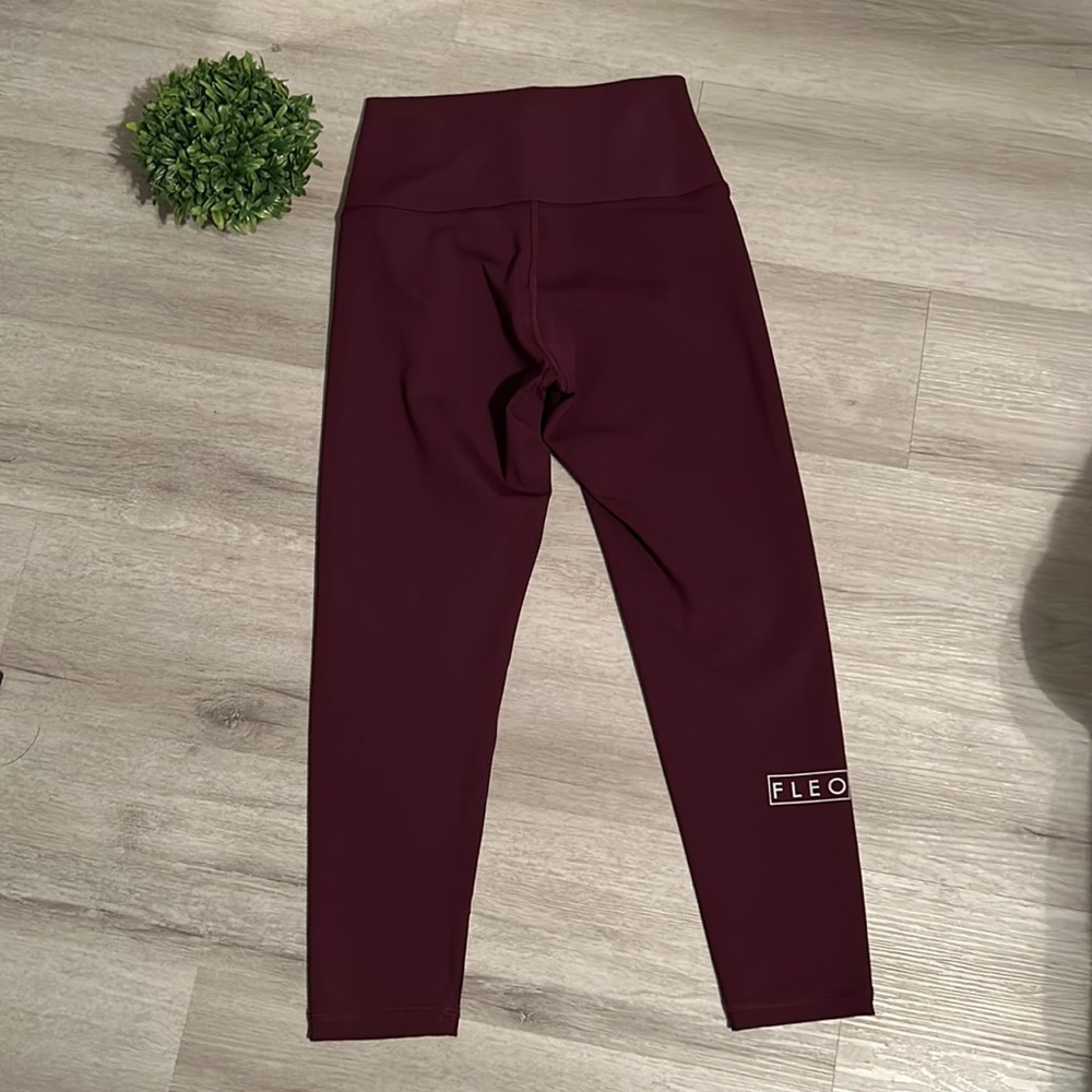 FLEO El Toro Leggings size small 21” inseam